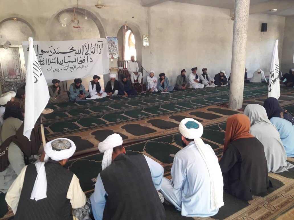 قندوز: مسئولین تعلیم و تربیه با مدارس دینی در ولسوالی قلعه زال کمک نقدی نمودند