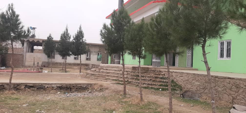 کابل: مسئولان محلی معارف از یک باب مدرسه دینی در ولسوالی قره باغ دیدن کردند